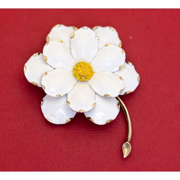 Vintage Lovely White Flower Brooch - F31 - Picture 1 of 2